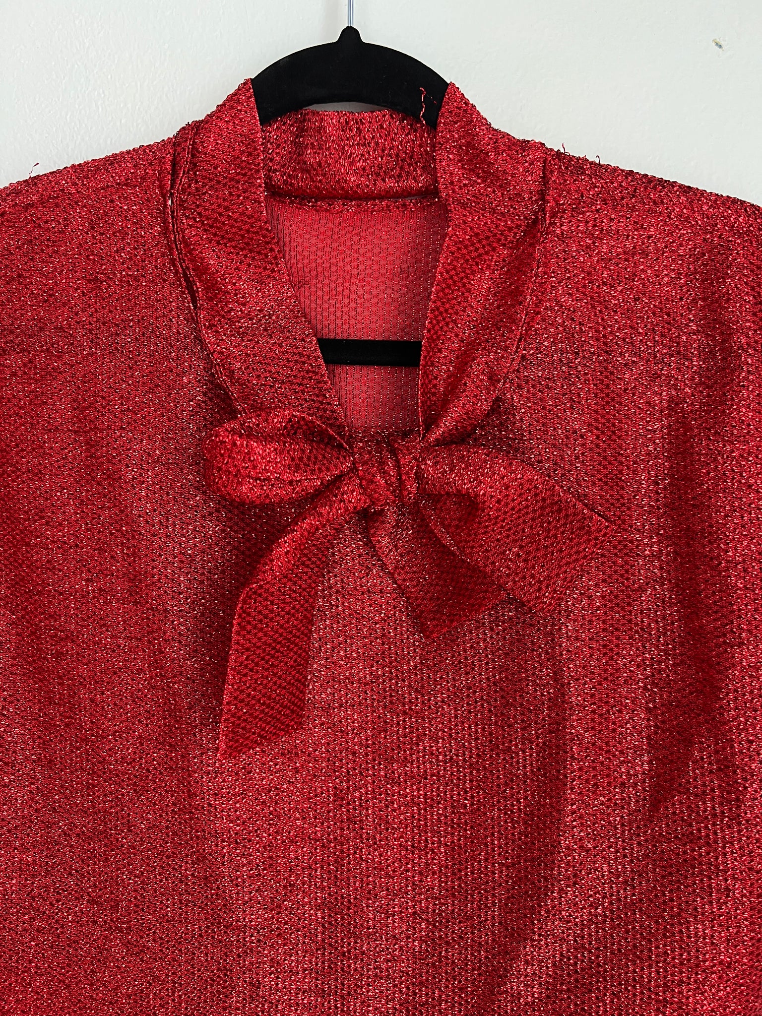 1970s TOP- red metaliic pussy bow disco