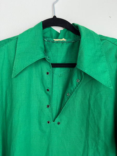 1970s MENS TOP- green laced front l/s wide collar