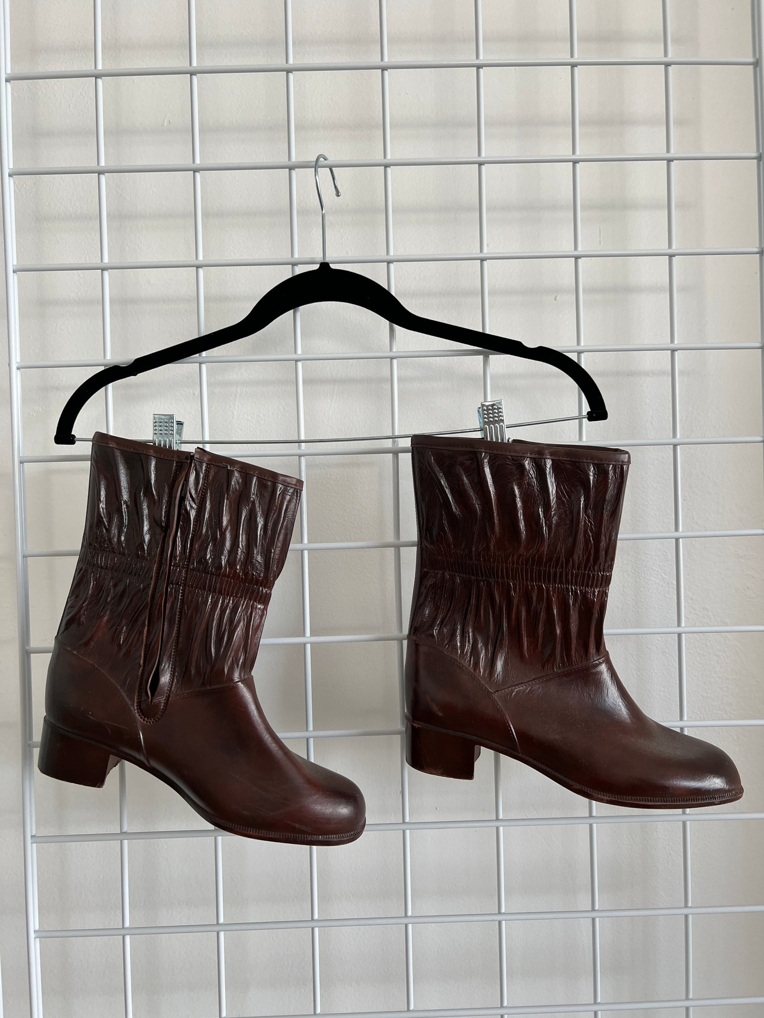 1980s SHOES- BOOTS- brown fur lined vinyl rainboots