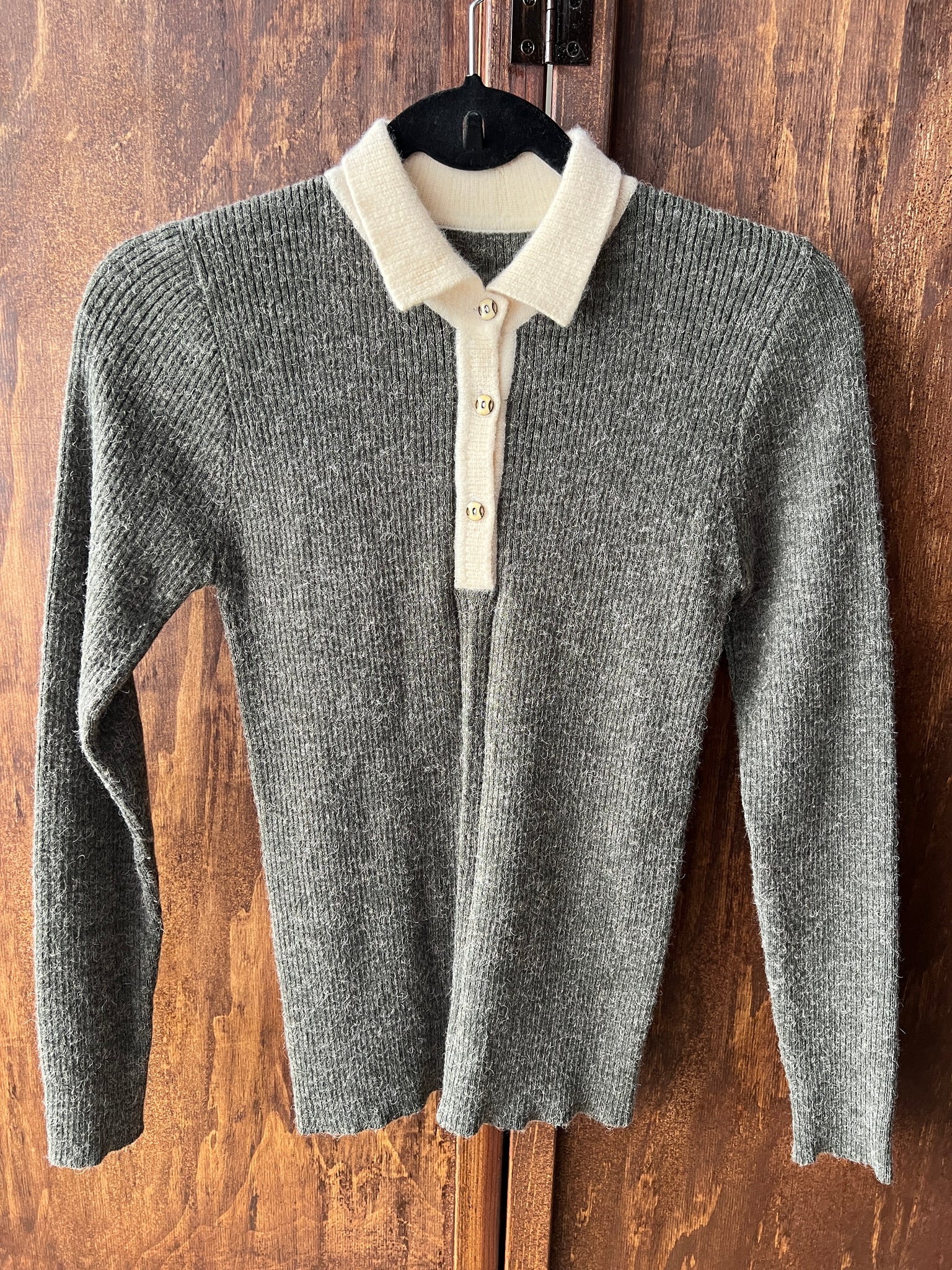 1990s SWEATER- olive w/ cream collar/ buttons