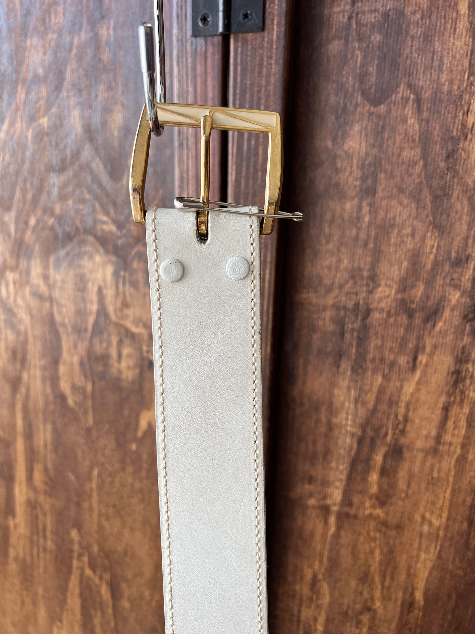 1980s ACCESSORIES- BELT- white leather gold buckle