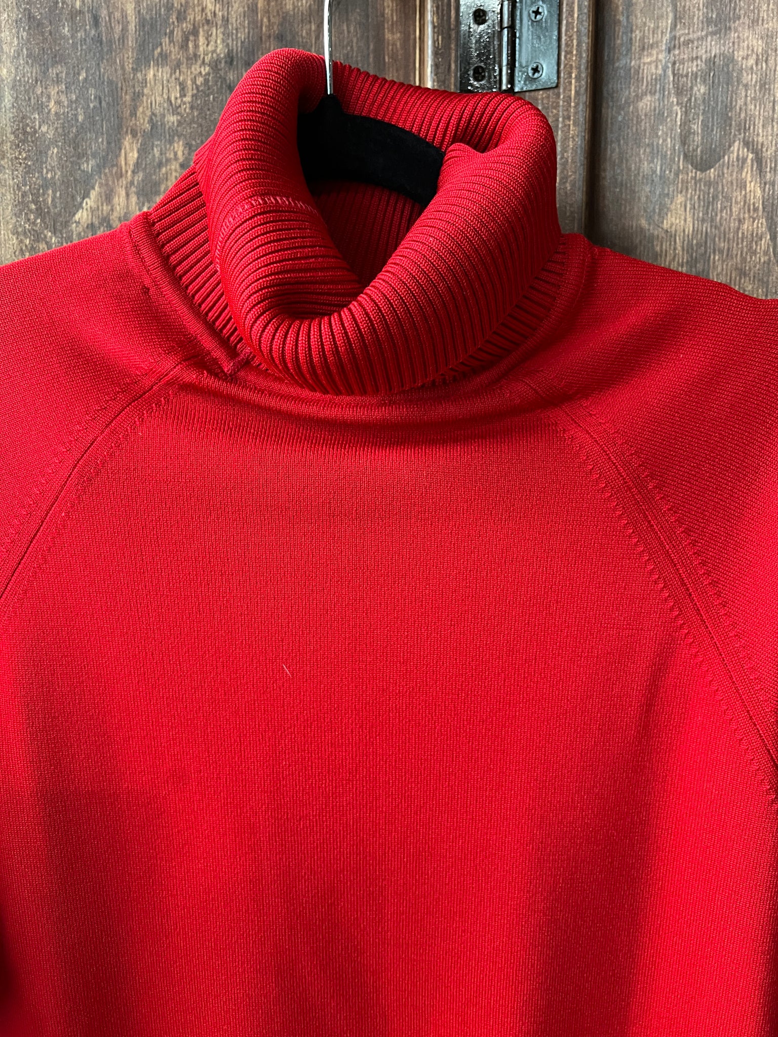 1970's TSHIRT-TURTLENECK- red poly knit ski