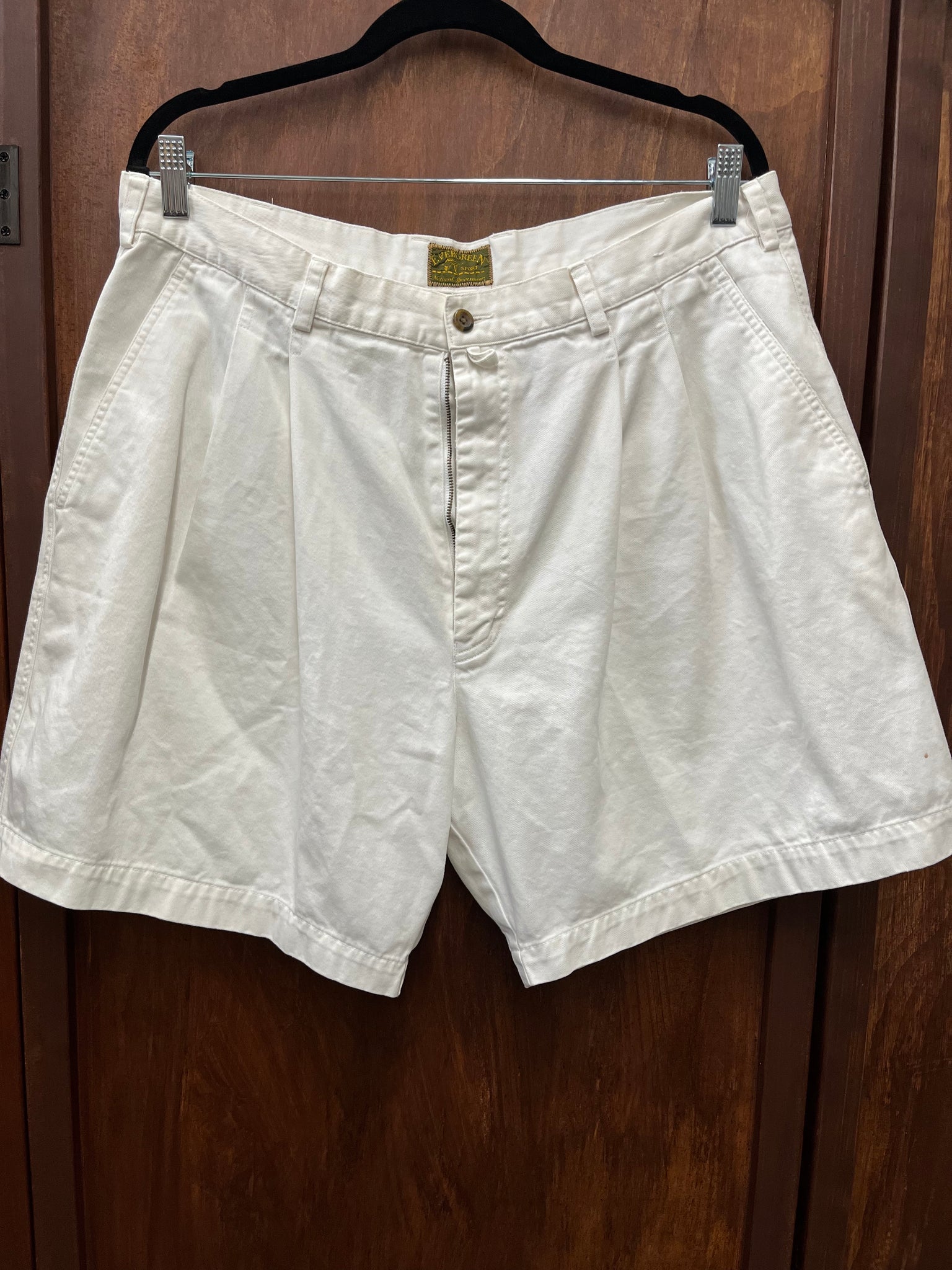 1990s MENS SHORTS- Evergreen white pleated