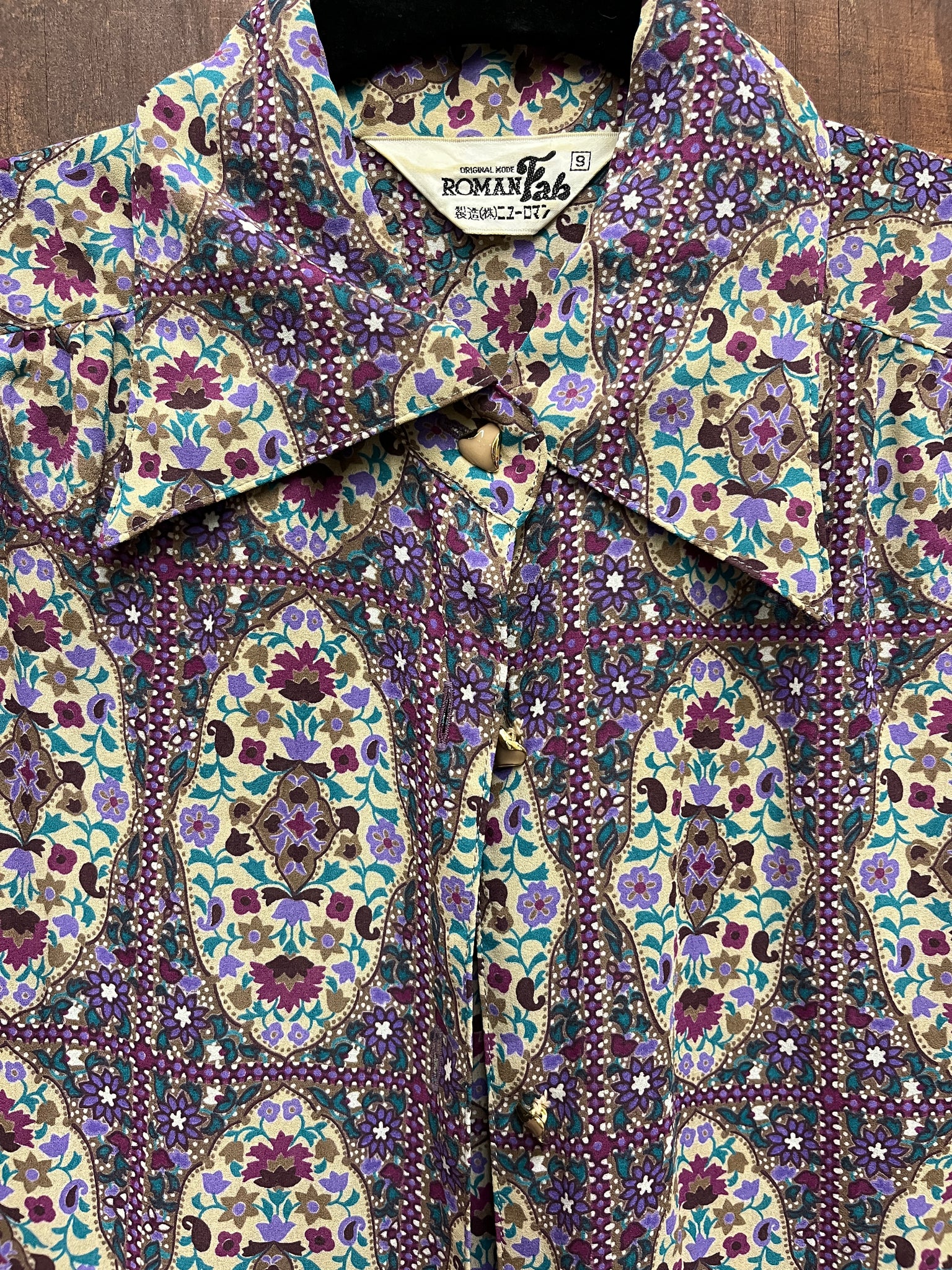 1970s TOP-Roman Fab-purple green taupe floral paisley pearl heart button up