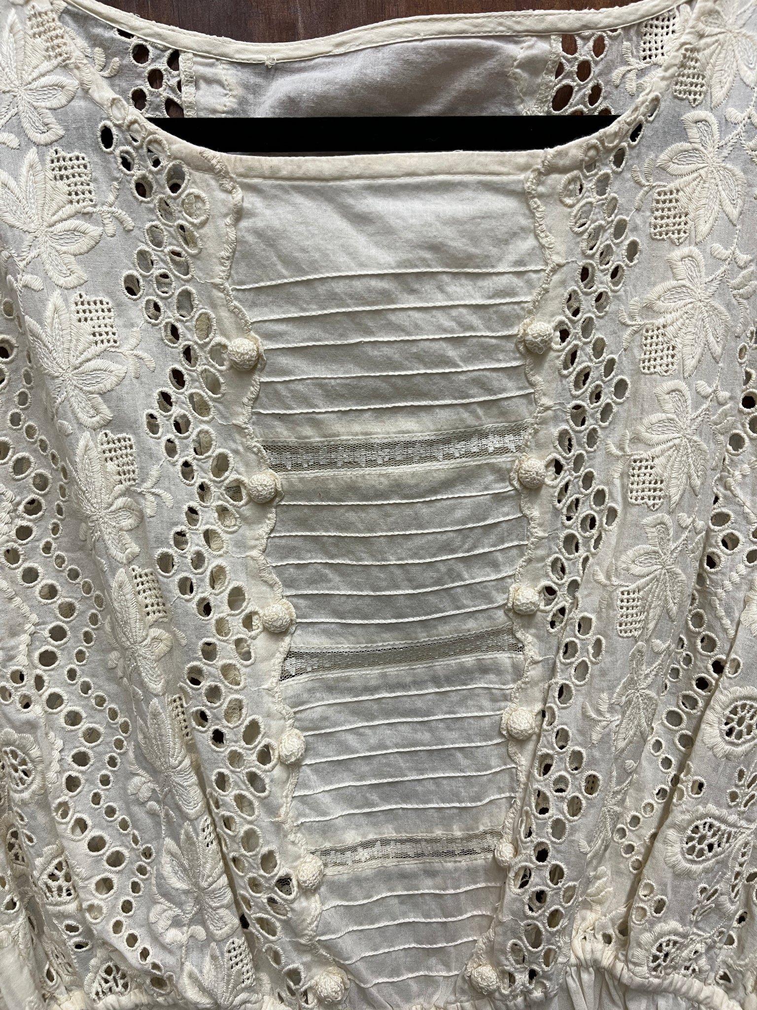 1970s TOP-cream eyelet lace bohemian long sleeved-tie at waist