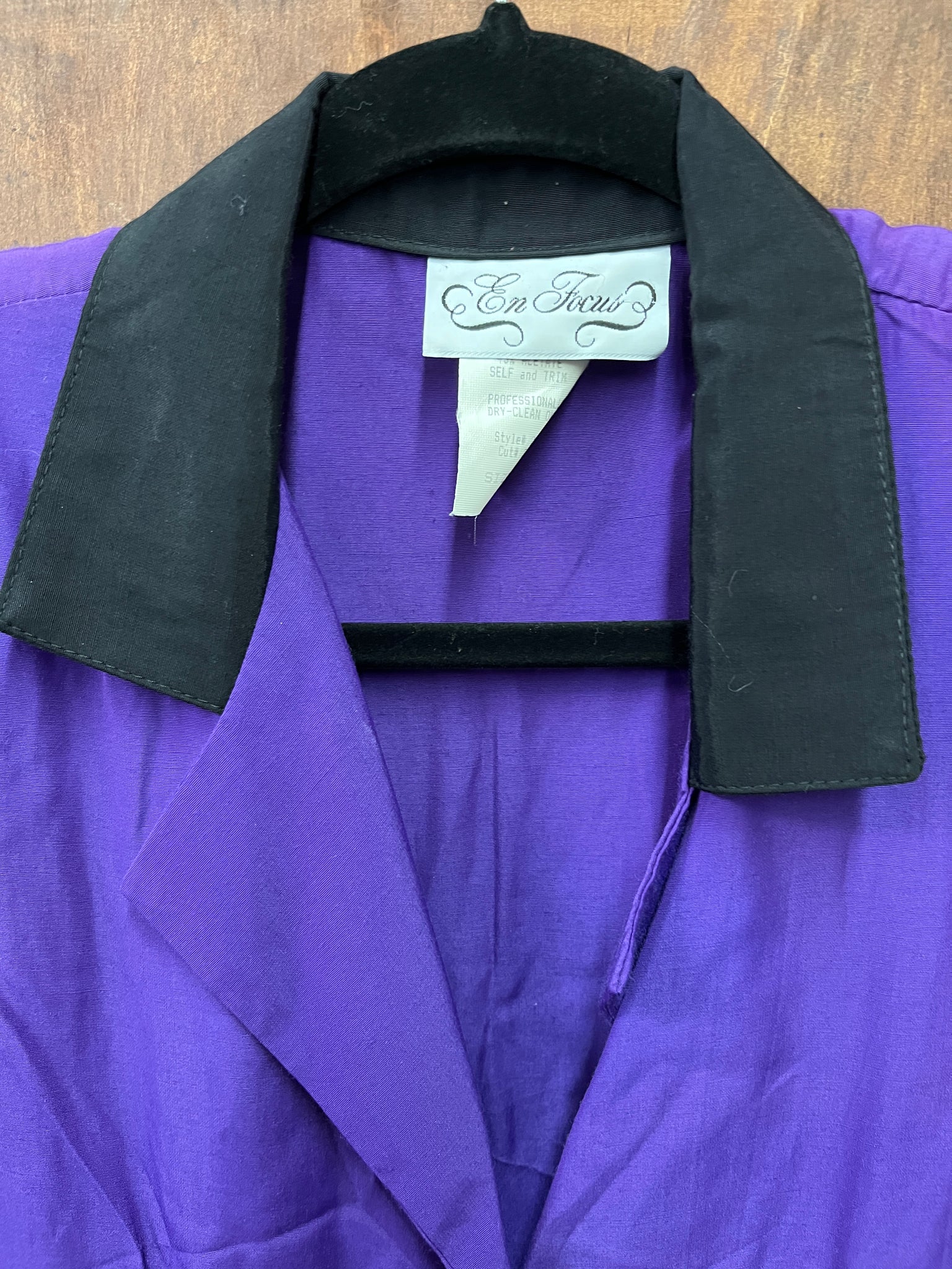 1990s DRESS- En Focus purple colorful bottons