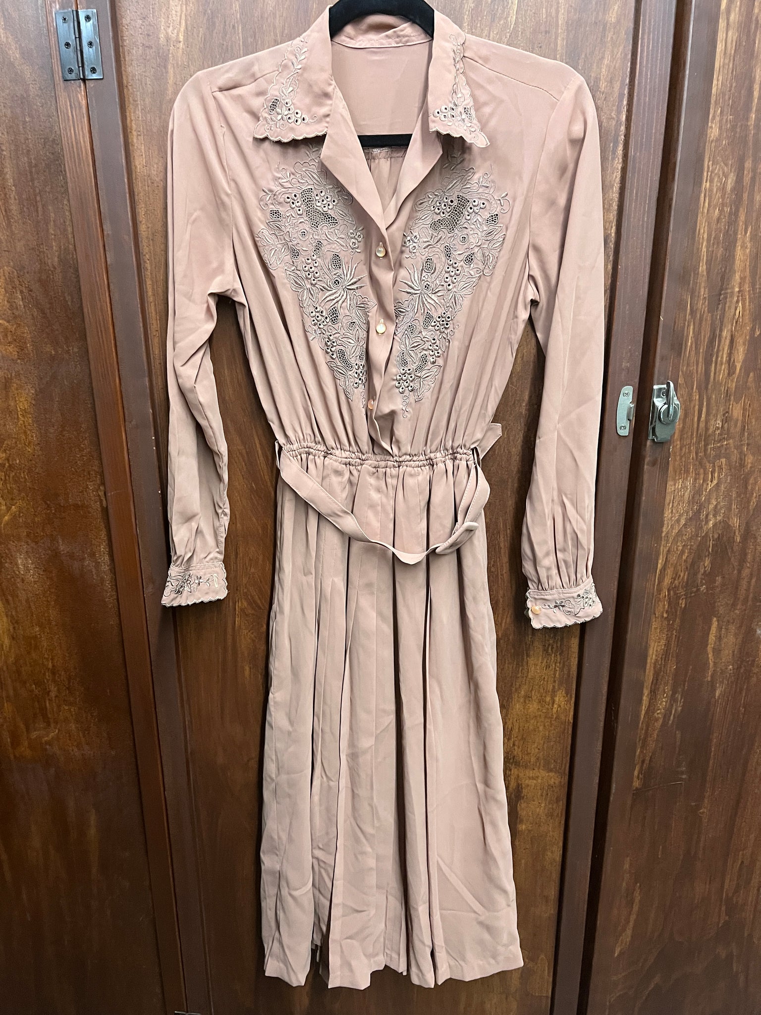 1970s -DRESS- mocha brown shirt front w/ lace cutouts l/s