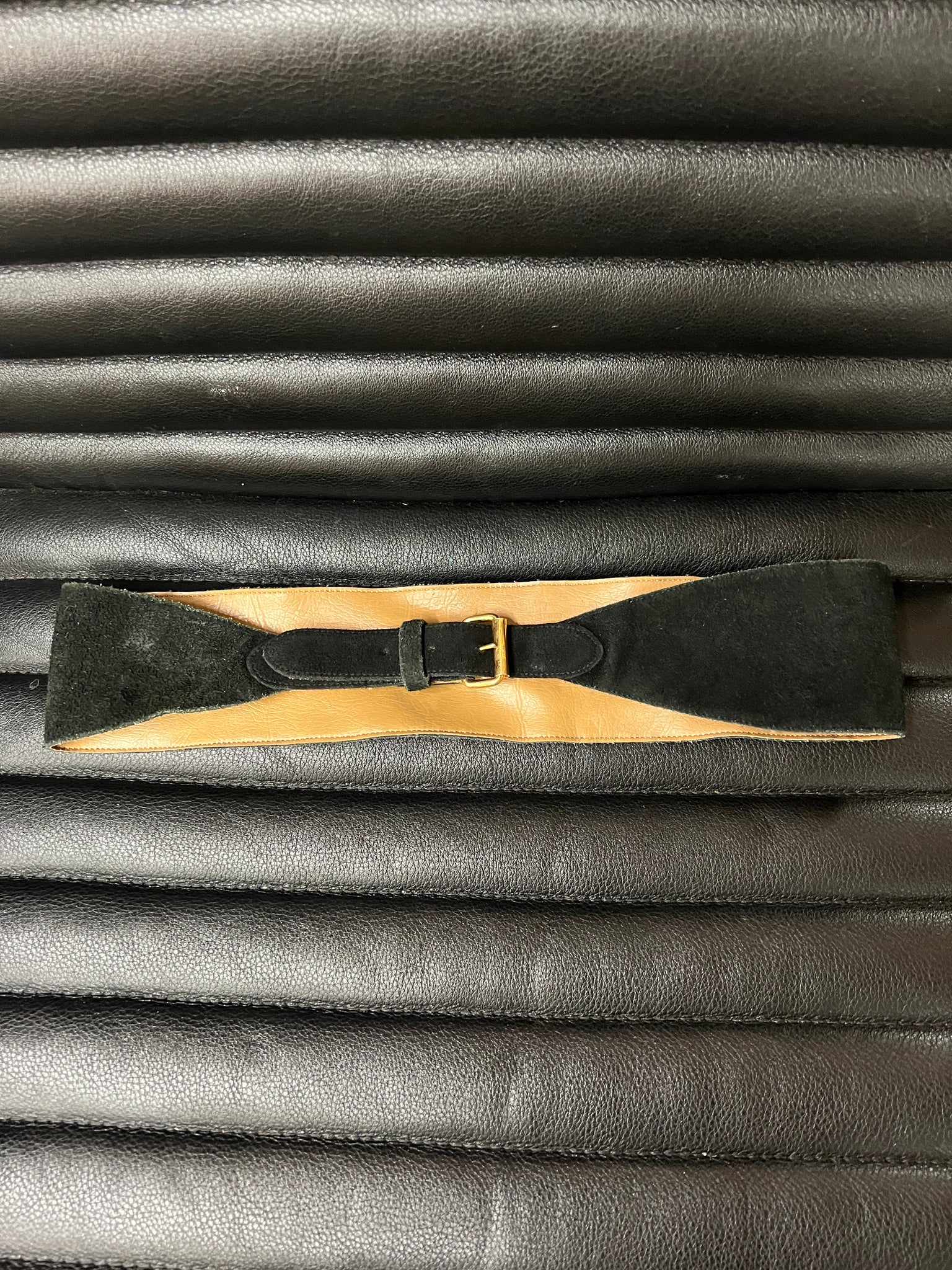 1980s ACCESSORIES-BELTS- black suede waist cincher belt