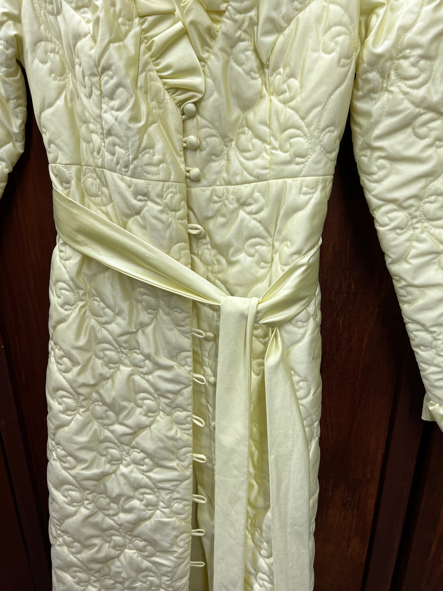 1970s -LINGERIE- Vanity Fair yellow quilted robe