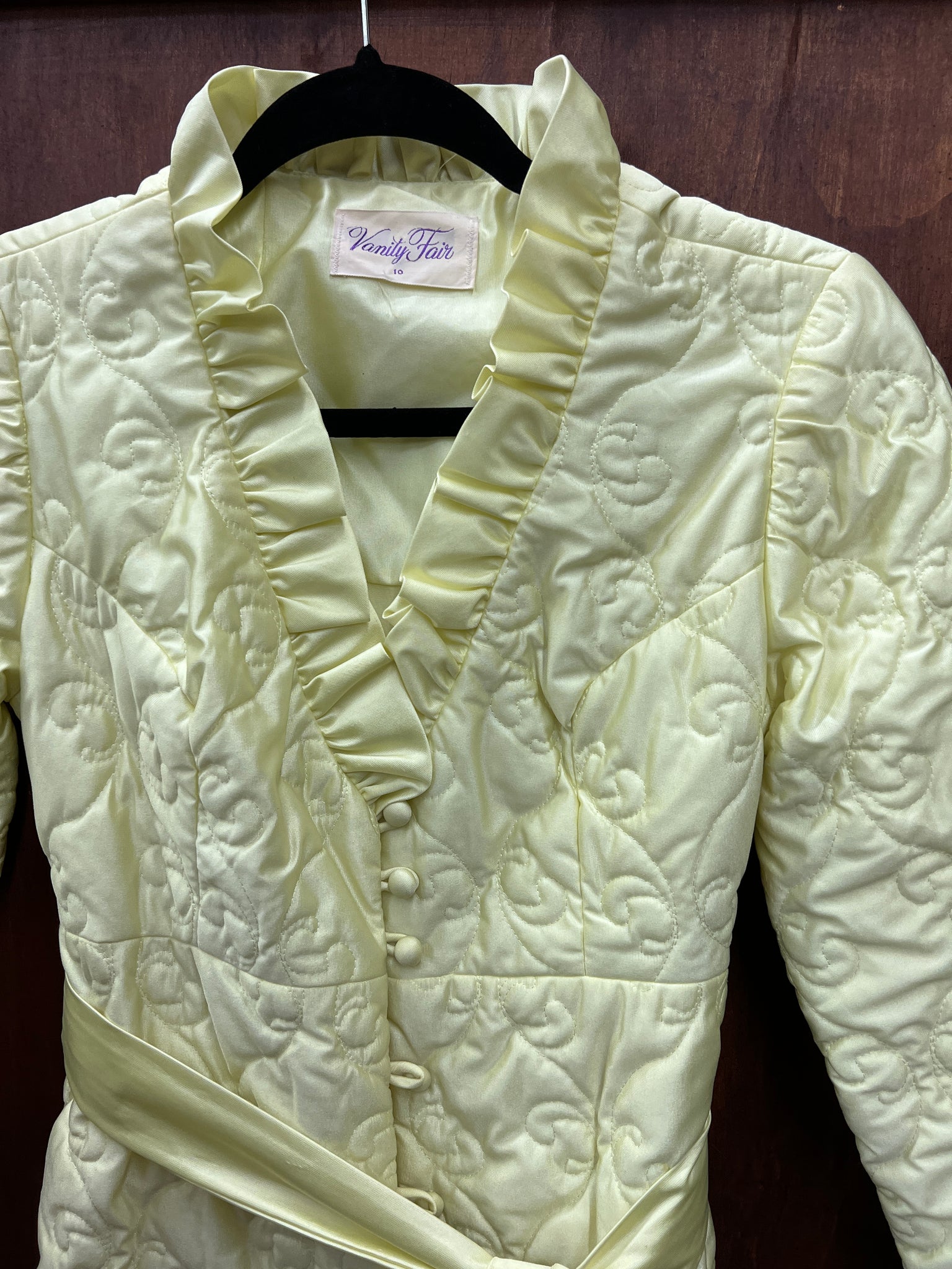 1970s -LINGERIE- Vanity Fair yellow quilted robe
