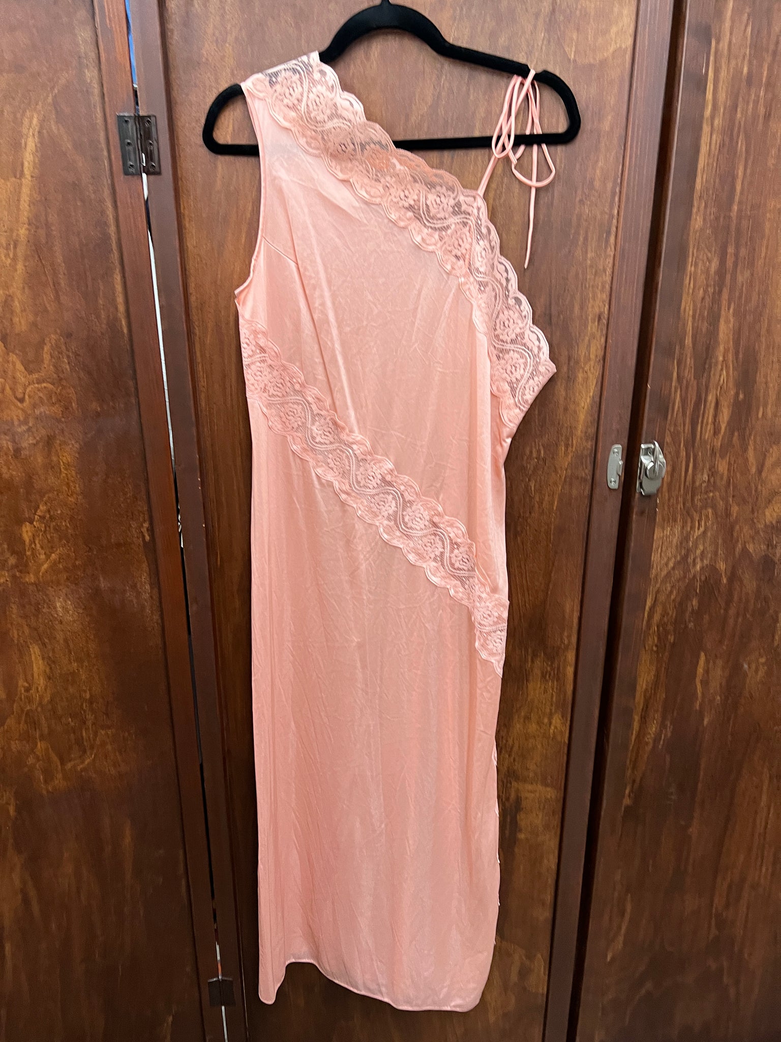 1970s LINGERIE- peach one shoulder nightgown