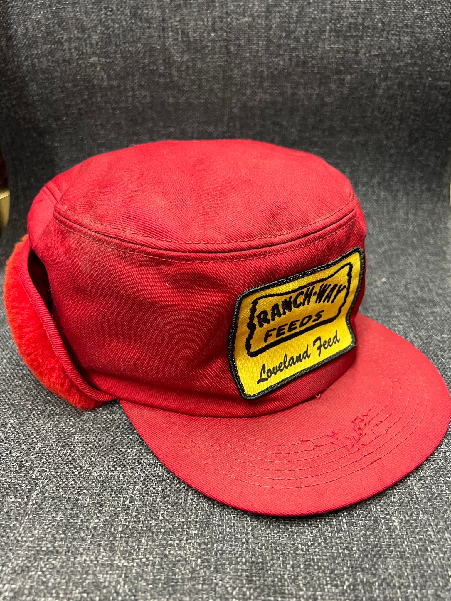 1970s ACCESSORIES- MENS HAT- Ranchway Feeds red hunting (AS IS)