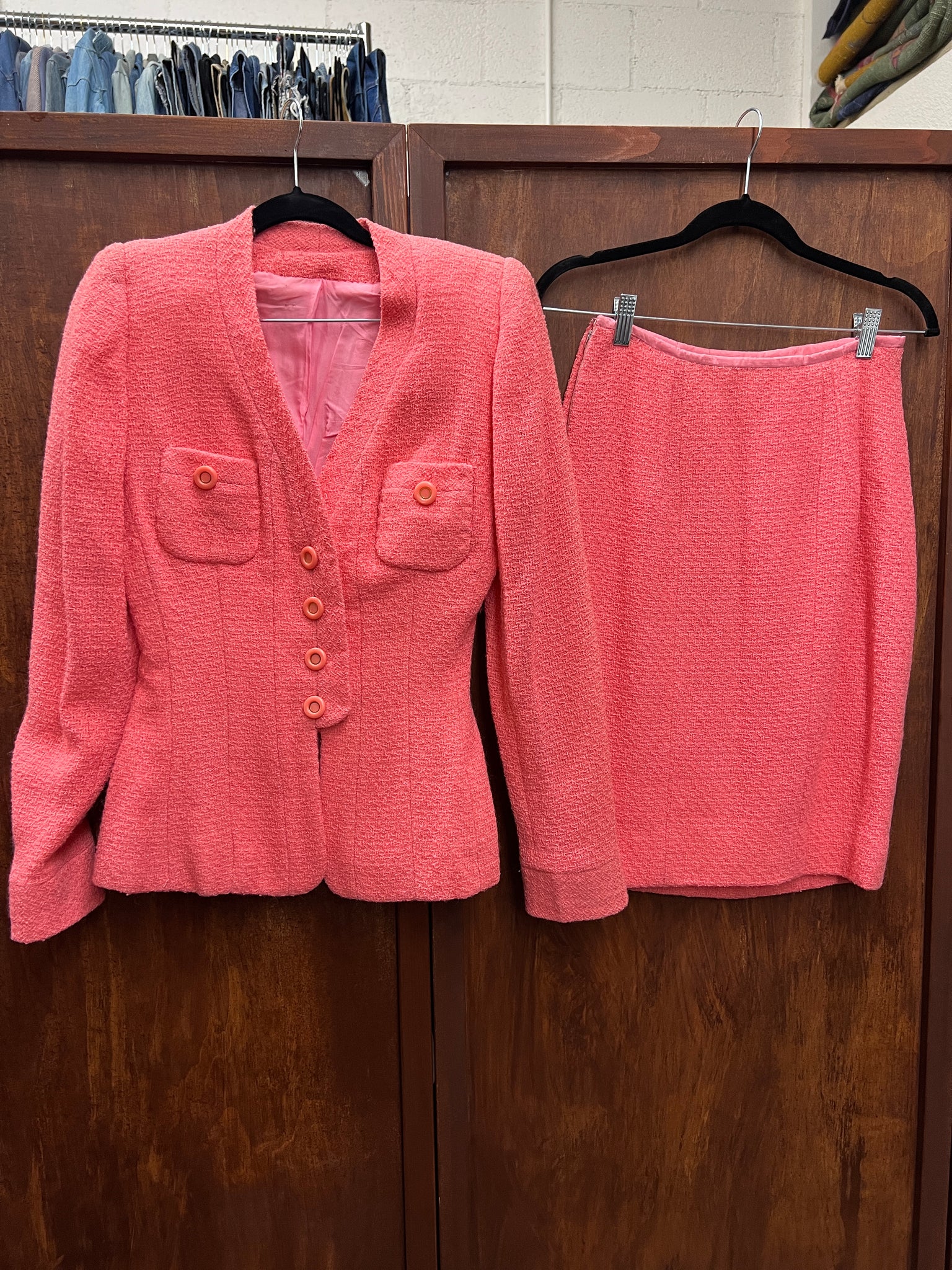1990s+ 2 PIECE- SKIRT SUIT- Pink tweed Chanel style