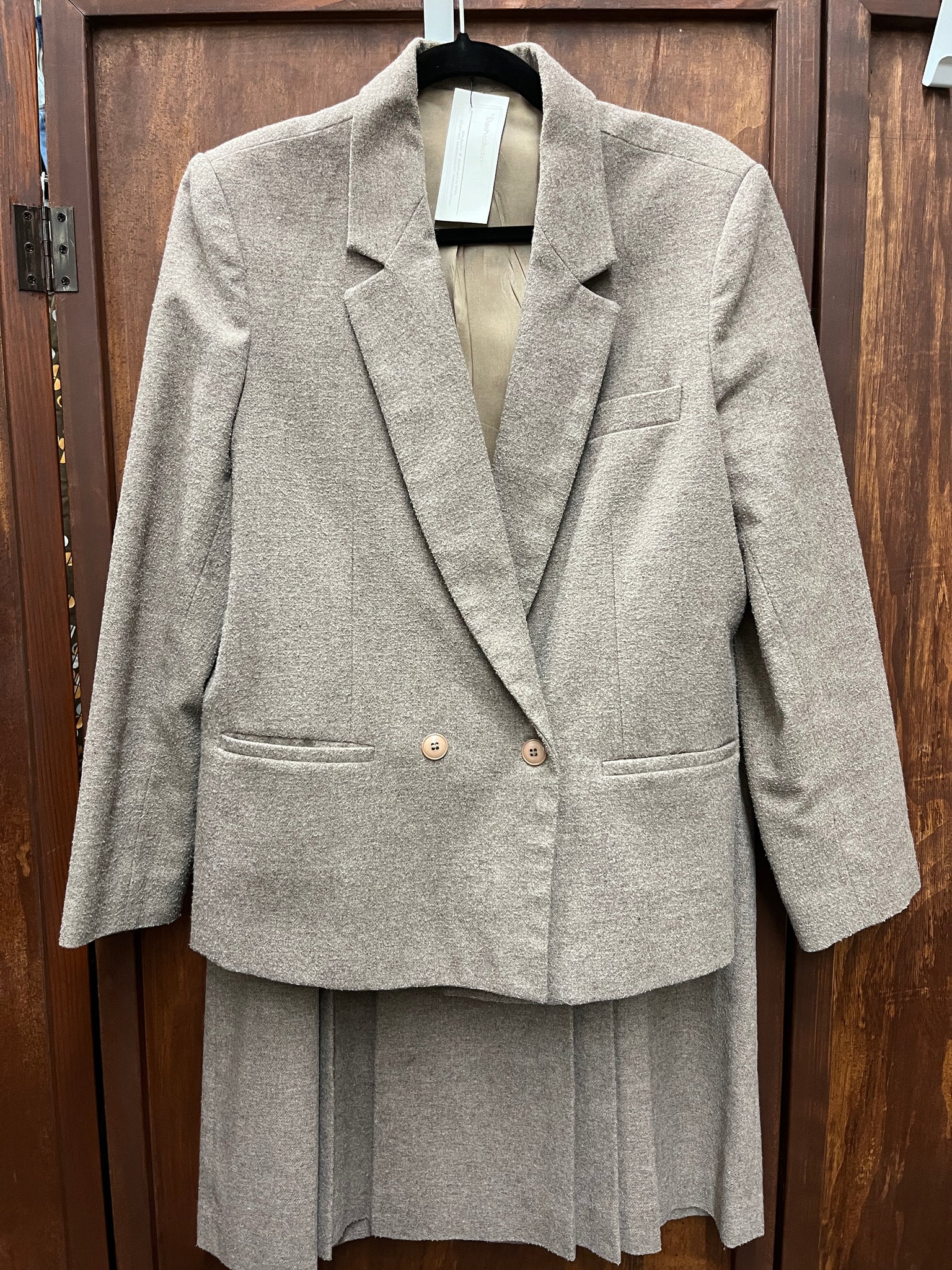 1970s 2 PIECE- SKIRT SET- wool sand jacket/skirt