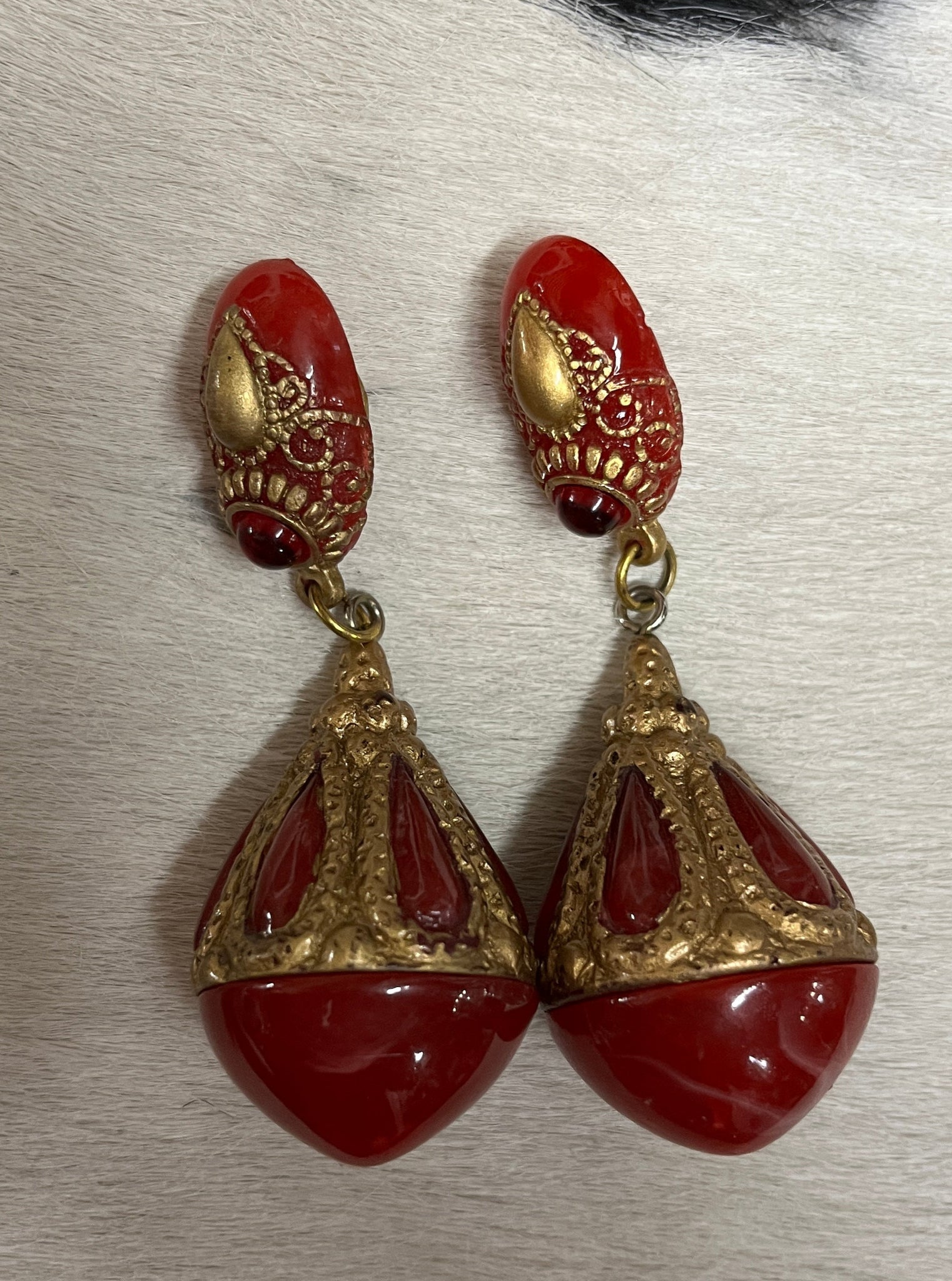RENTAL 1970S JEWELRY- Red/gold chandelier earrings