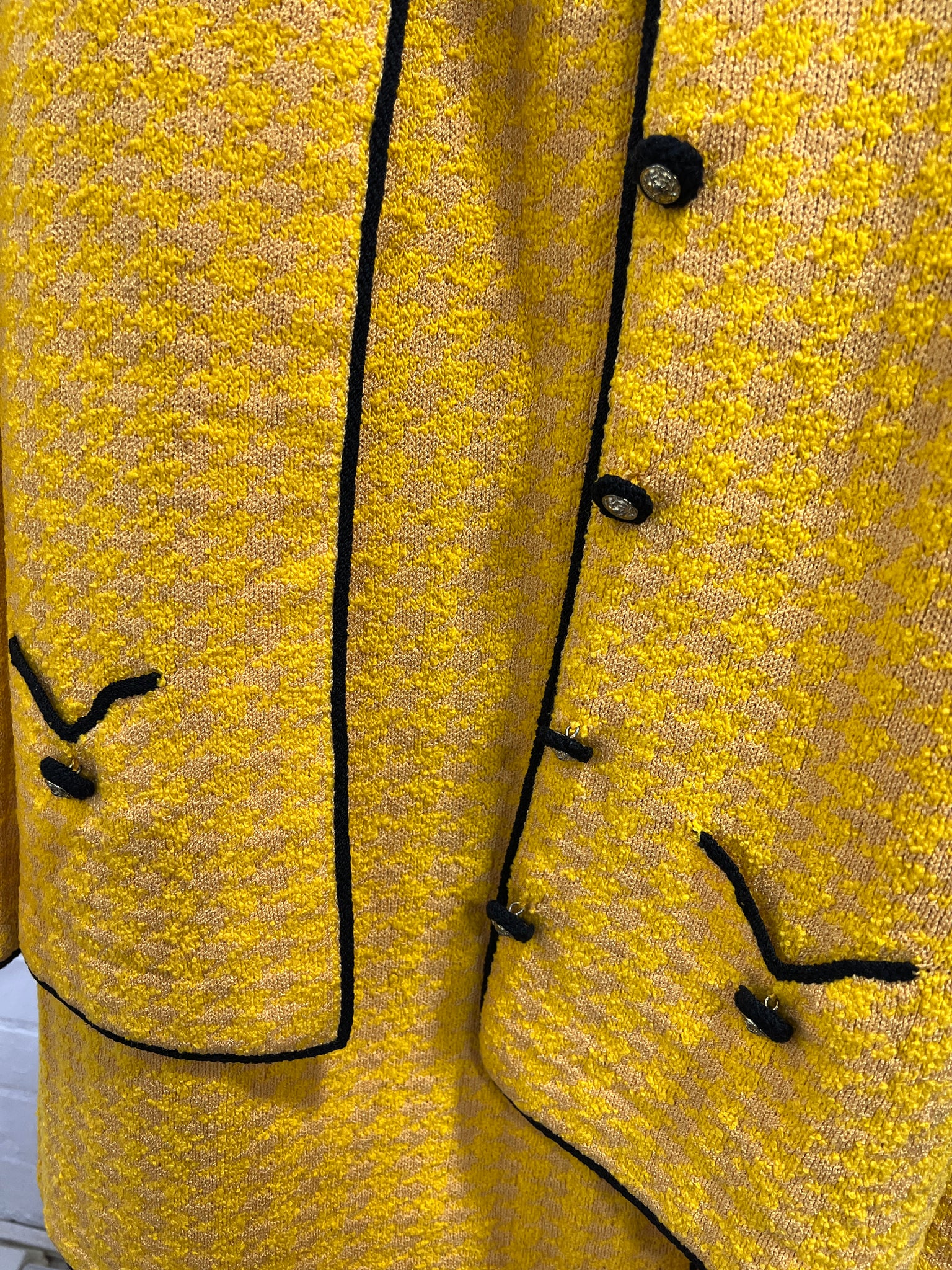 1990's 2 PIECE- SKIRT SUIT- Adolfo Yellow houndstooth knit
