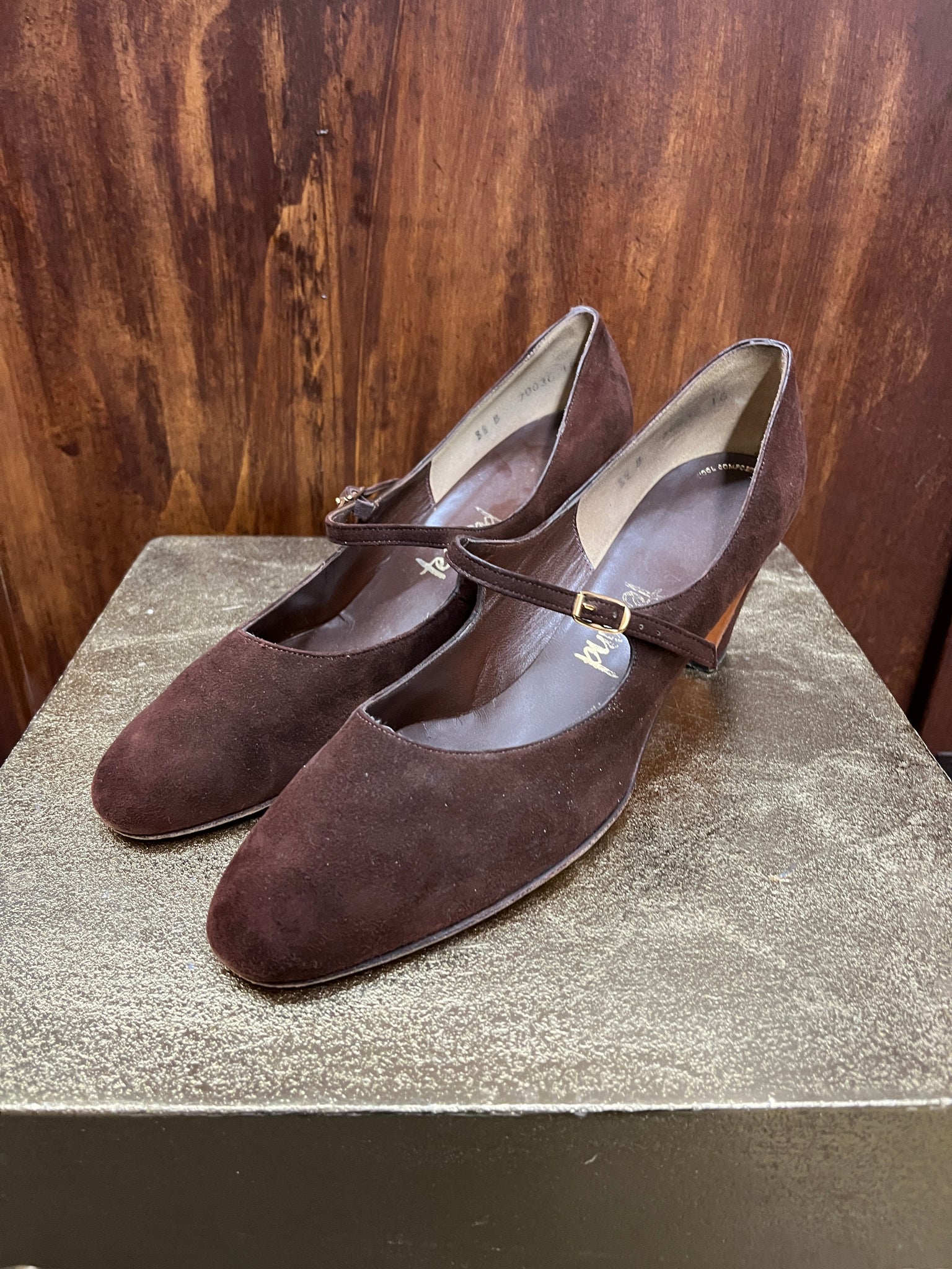 1960s SHOES - Ted Land- brown suede pumps with straps