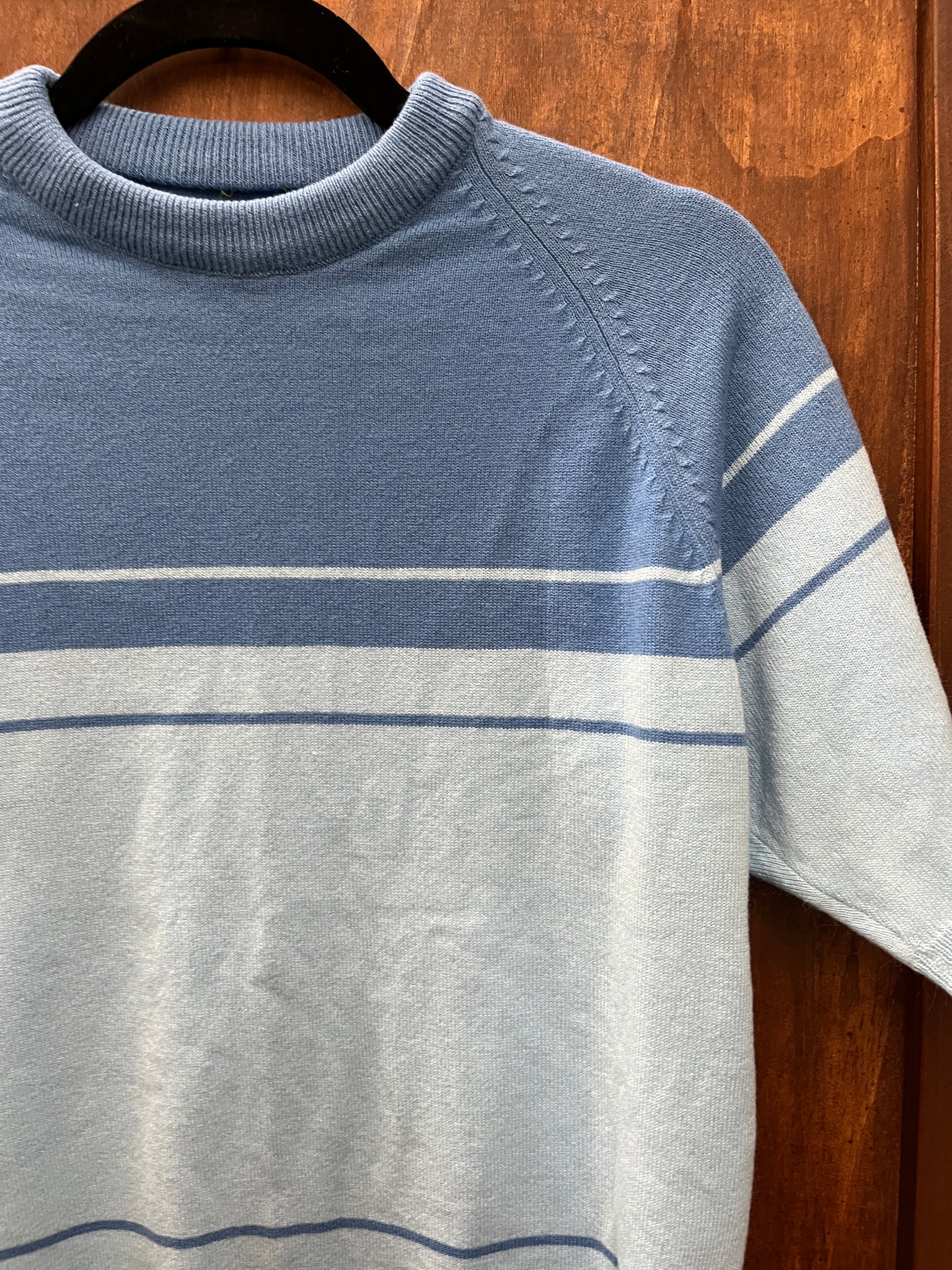 1960s MENS SWEATER-two toned blue stripe s/l