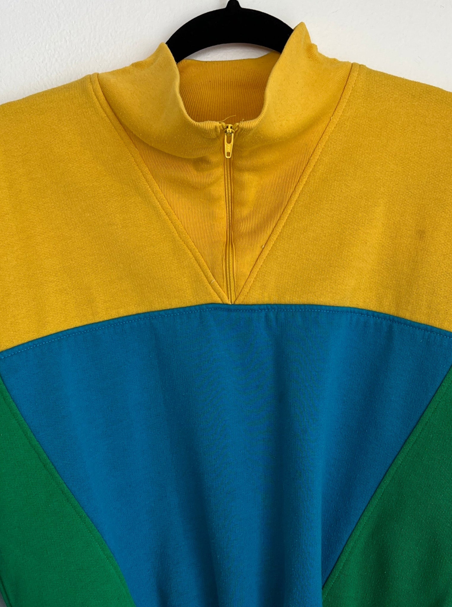 1980s TSHIRT- SWEATSHIRT- yellow/teal/green color block