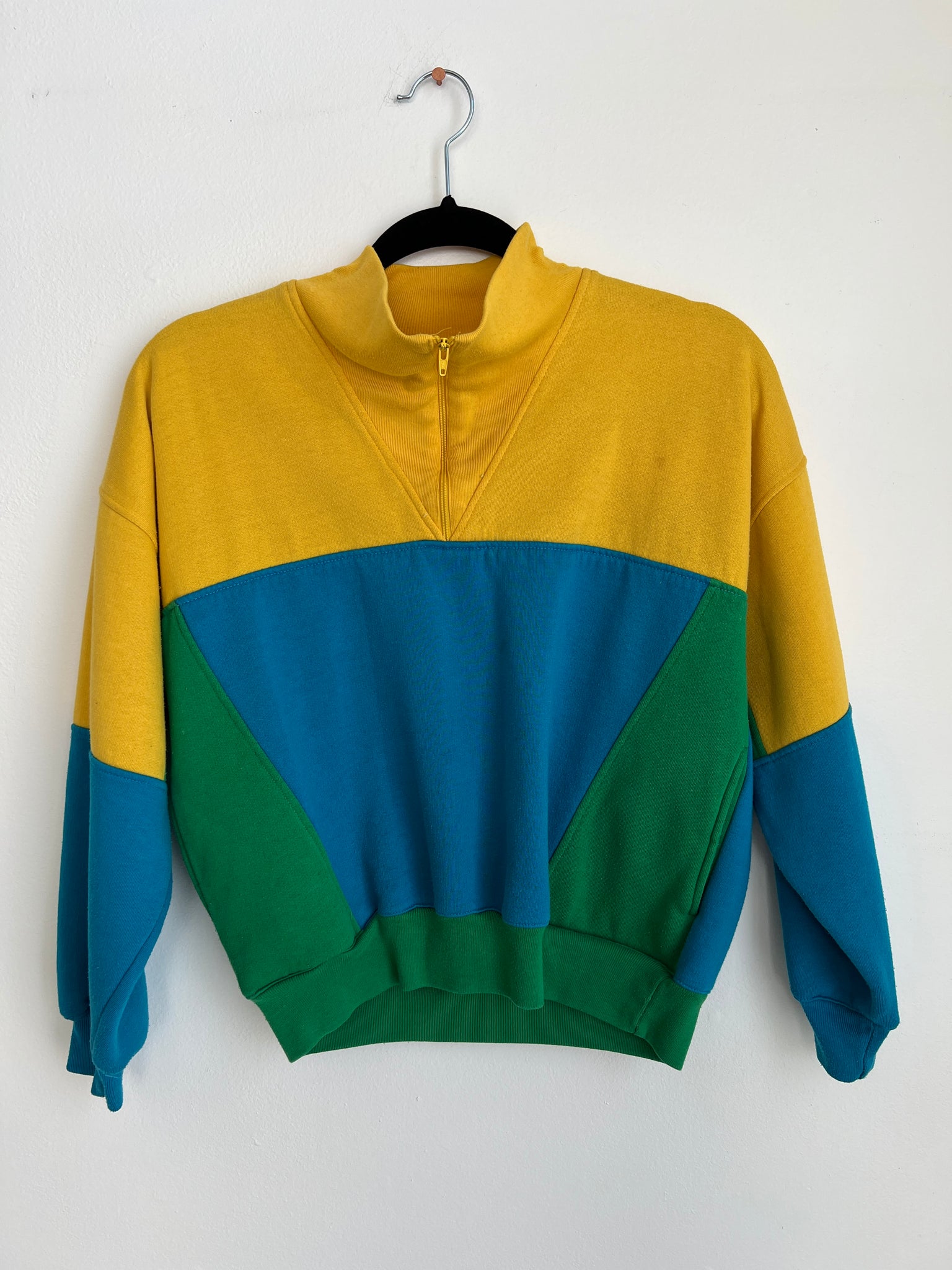 1980s TSHIRT- SWEATSHIRT- yellow/teal/green color block