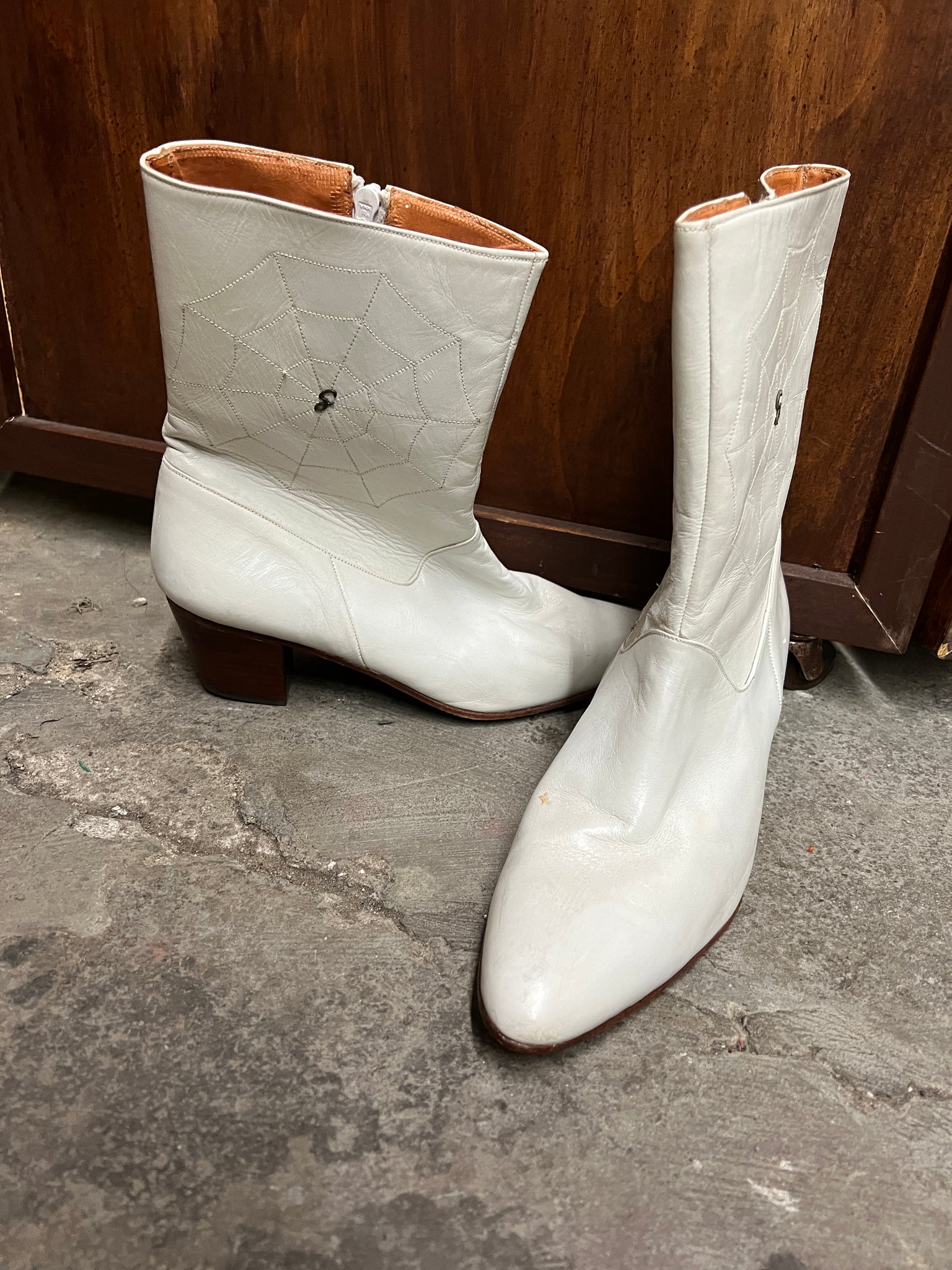 RENTAL 1980s Mens White Boots w/spider web detail  REPLACE $475