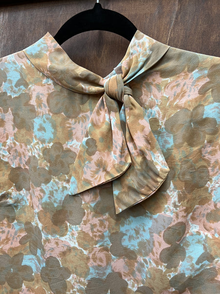 1950s TOP- peach/brown silk print s/s w/ bow neckline